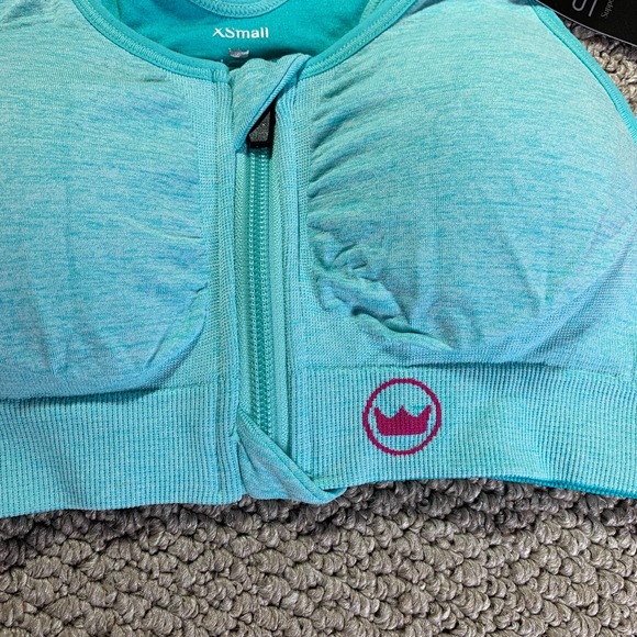 Shefit Womens Sports Bra Size XSmall Blue‎ Perfect Lounge Seamless NWT - Picture 2 of 5